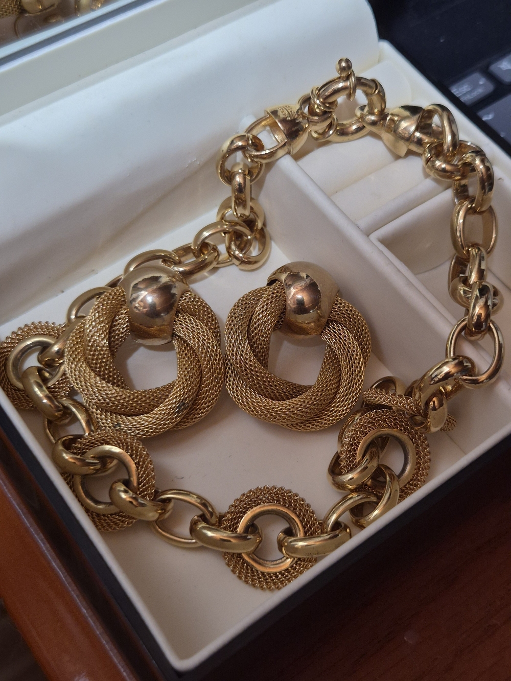 Avon Gold Mesh Link Necklace and Earrings Set